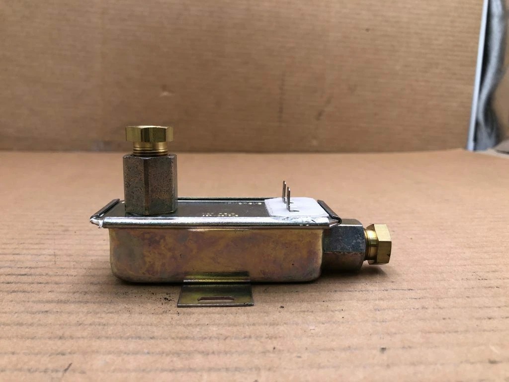 Eaton NC-4149-5 Gas Oven Safety Valve 0.5 PSI 3.03/3.3 VAC | NC4149-5