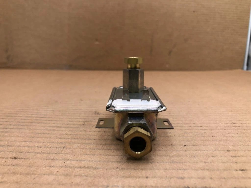 Eaton NC-4149-5 Gas Oven Safety Valve 0.5 PSI 3.03/3.3 VAC | NC4149-5 - Image 2