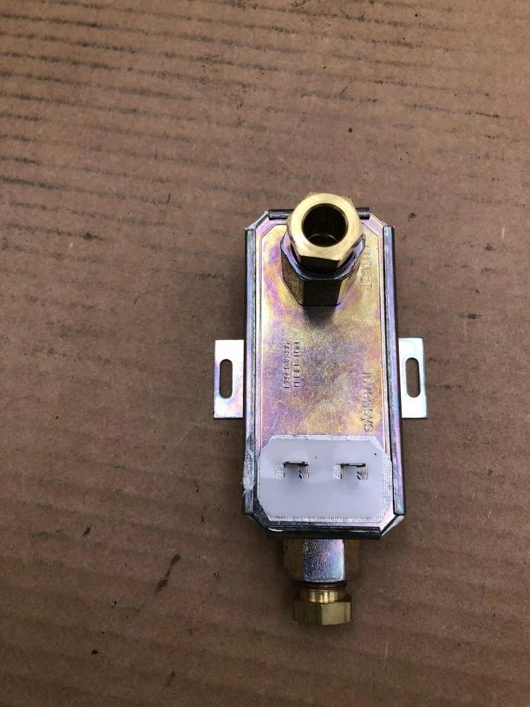 Eaton NC-4149-5 Gas Oven Safety Valve 0.5 PSI 3.03/3.3 VAC | NC4149-5 - Image 3