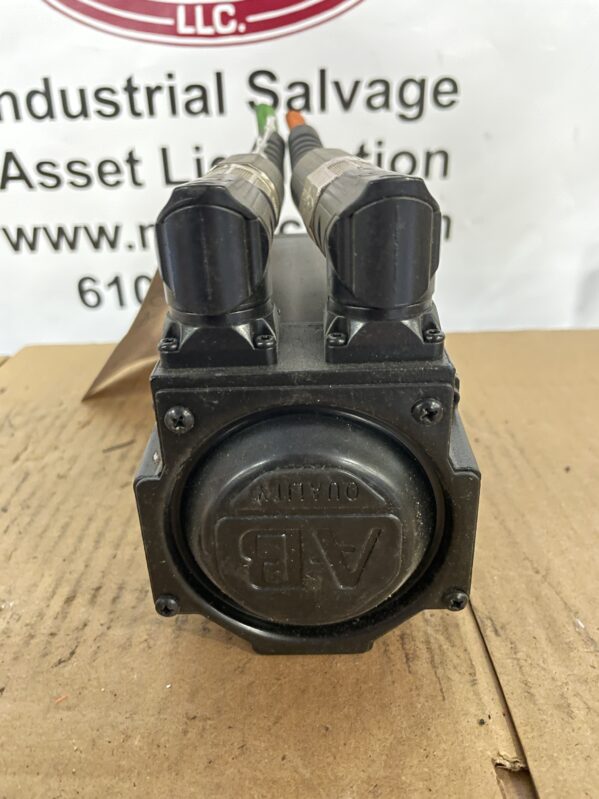 Allen-Bradley MPL-B330P-SJ72AA AC Servo Motor 2.4HP 5000RPM 460V 3PH - Image 2