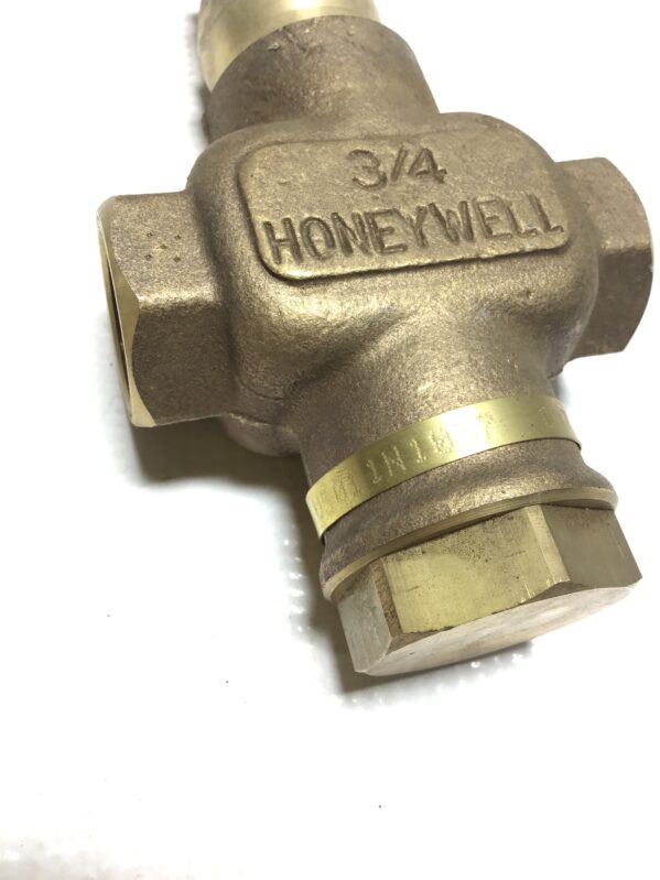 Honeywell V5011N1057 2-way Direct Acting Threaded Globe Valve 3/4" - Image 2