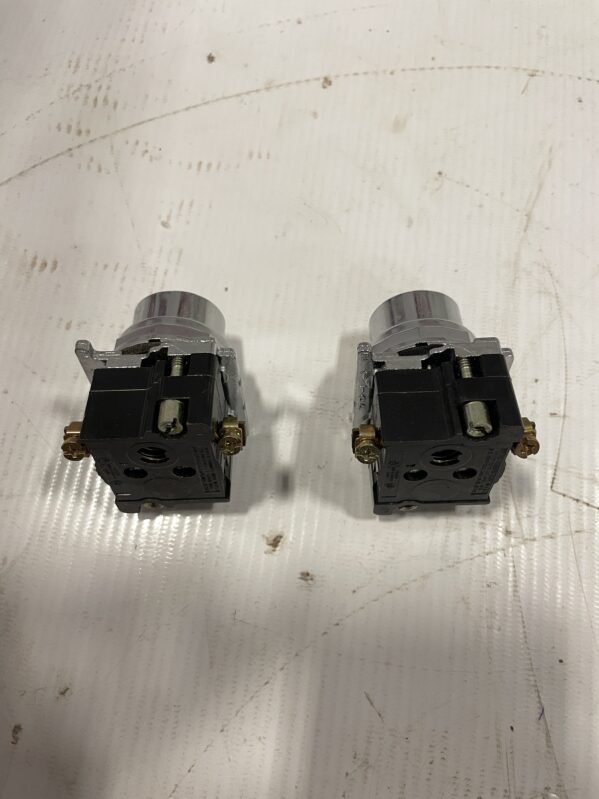 Eaton 10250T23G Green Flush Cap Pushbutton 1NO -NIB lot of 2 - Image 2