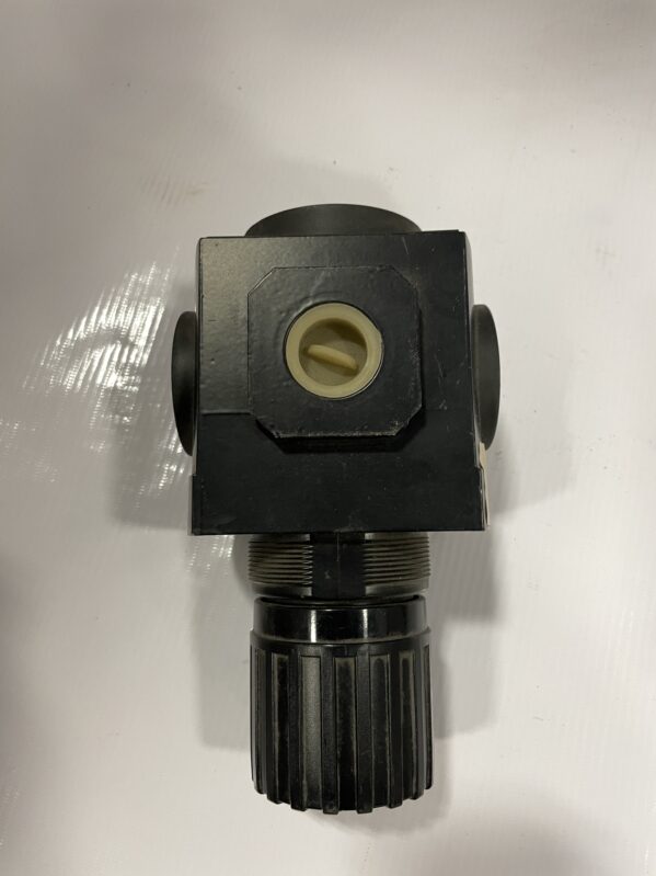 ARO R37451-100 Air Pressure Regulator 0-140psi 3/4” - Image 3