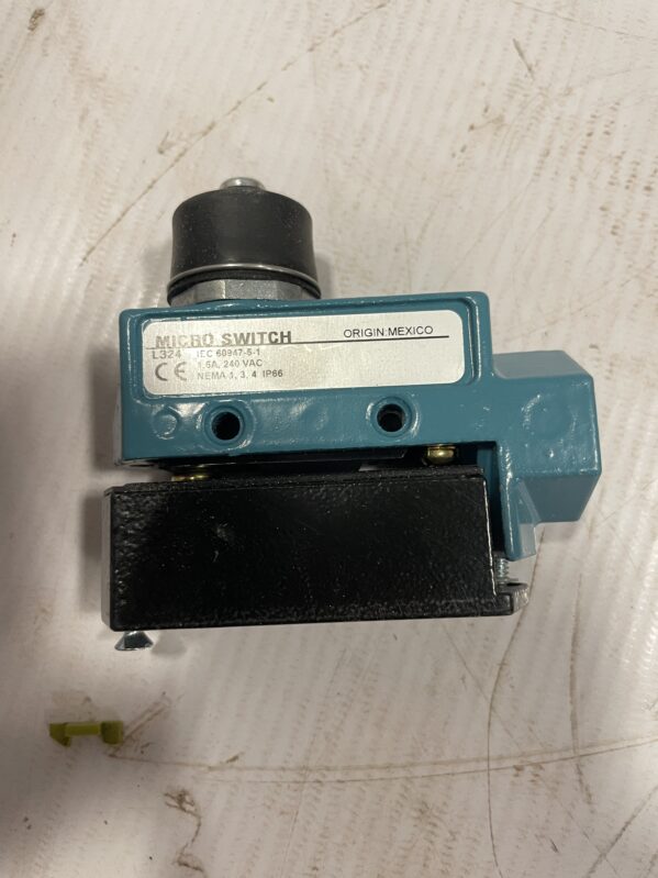 Honeywell Micro Switch BZE6-2RN Top Plunger Limit Switch 1/8&1/4HP 125/250V -NIB - Image 2