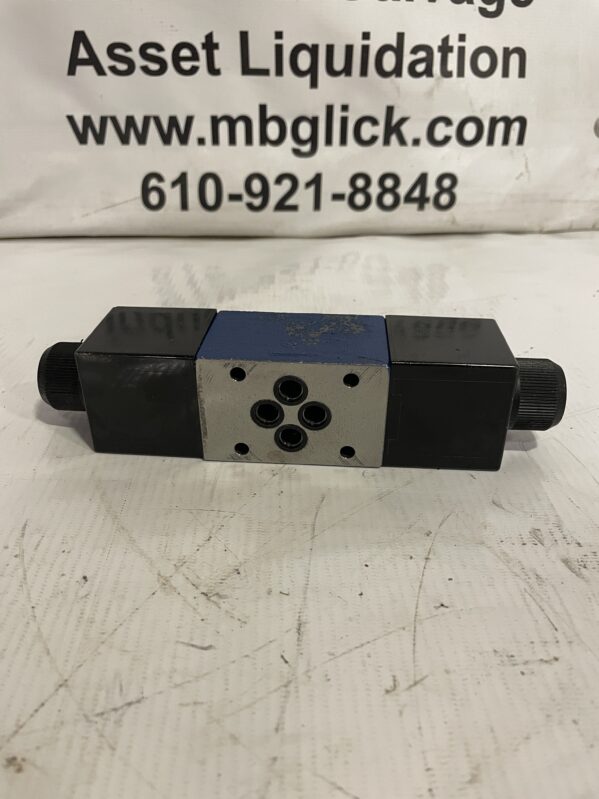 Rexroth R900551703 4WE6J62/EW110N9K4 Hydraulic Control Valve 4/3 5076psi - Image 2