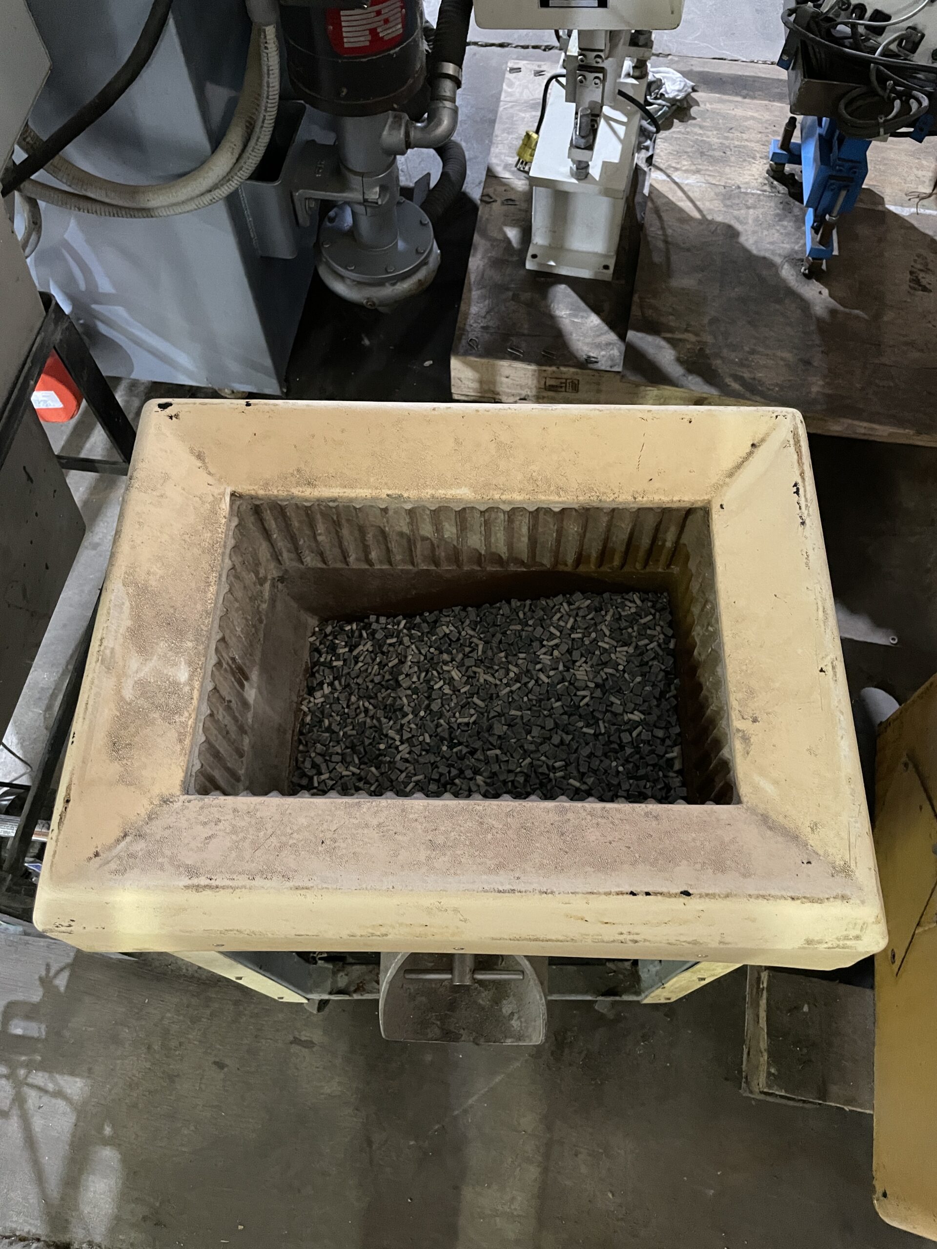 Hutson Burr Bench 914BB Vibratory Parts Deburring / Tumbling Finishing ...