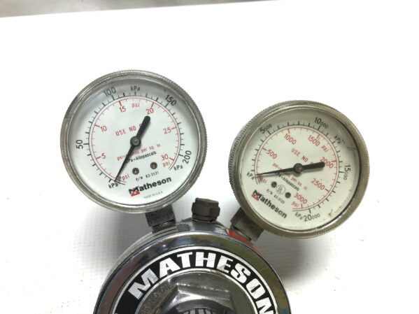Matheson 8L-580 Twin Gauge Pressure Pneumatic Gas Regulator 0-30PSI 200kPa - Image 2