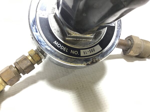 Matheson 8L-580 Twin Gauge Pressure Pneumatic Gas Regulator 0-30PSI 200kPa - Image 3