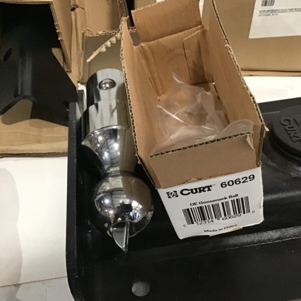 Curt 60700 Chevrolet/GMC OEM Compatible Gooseneck Ball w/Gooseneck Hitch Ford - Image 5