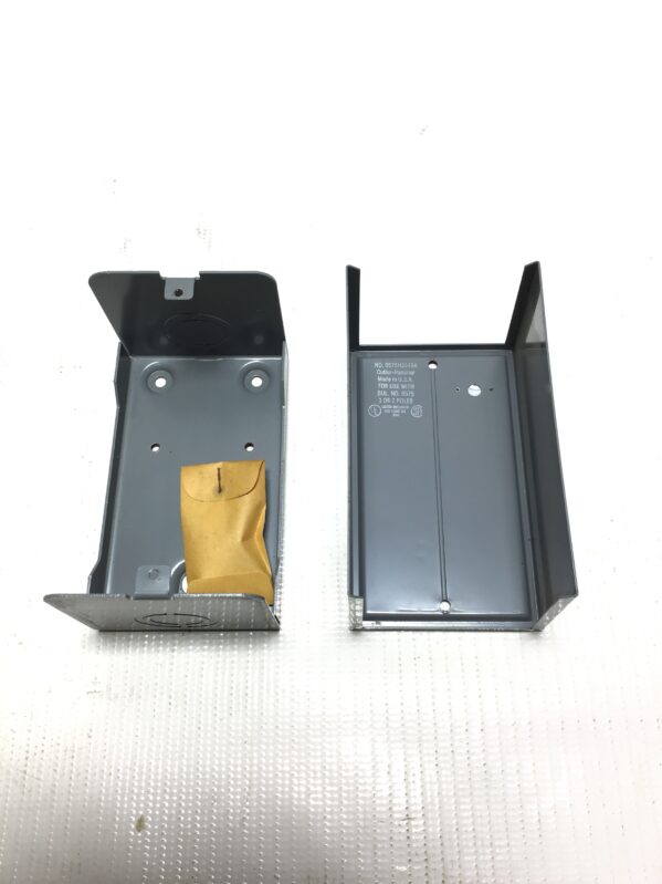 Cutler-Hammer 9575H2449A Relay Enclosure 1 or 2 Poles Steel Case - Image 3