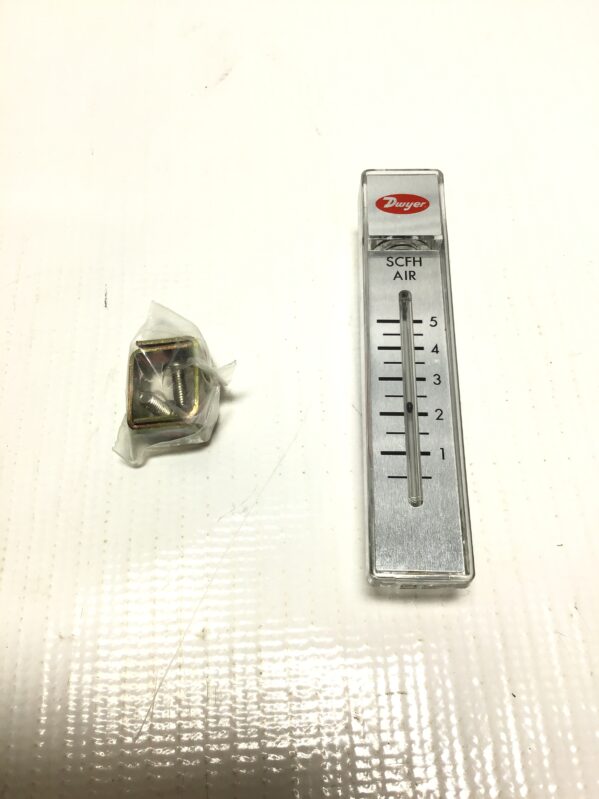 Dwyer RMA-4 Rate-Master Variable Area Flow Meter 100PSI Max Press 0-5 SCFH Air