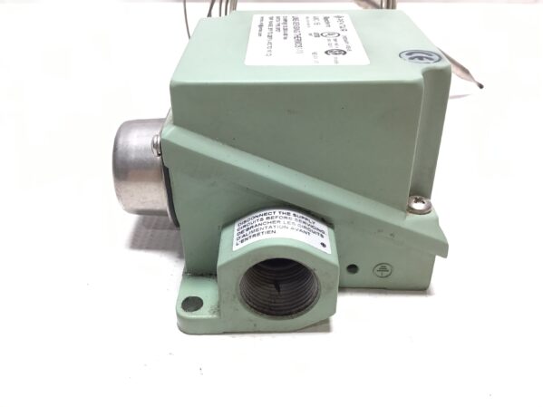 Raychem AMC-1B Line-Sensing Mechanical Thermostat 22Amps 480Vac Nema 4X - Image 4