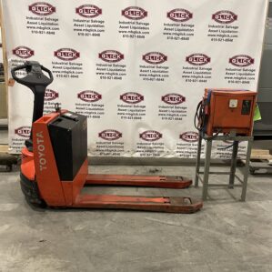 Toyota 7HBW23 4ft Electric Pallet Jack / Truck w/ Charger 4500lbs 24V