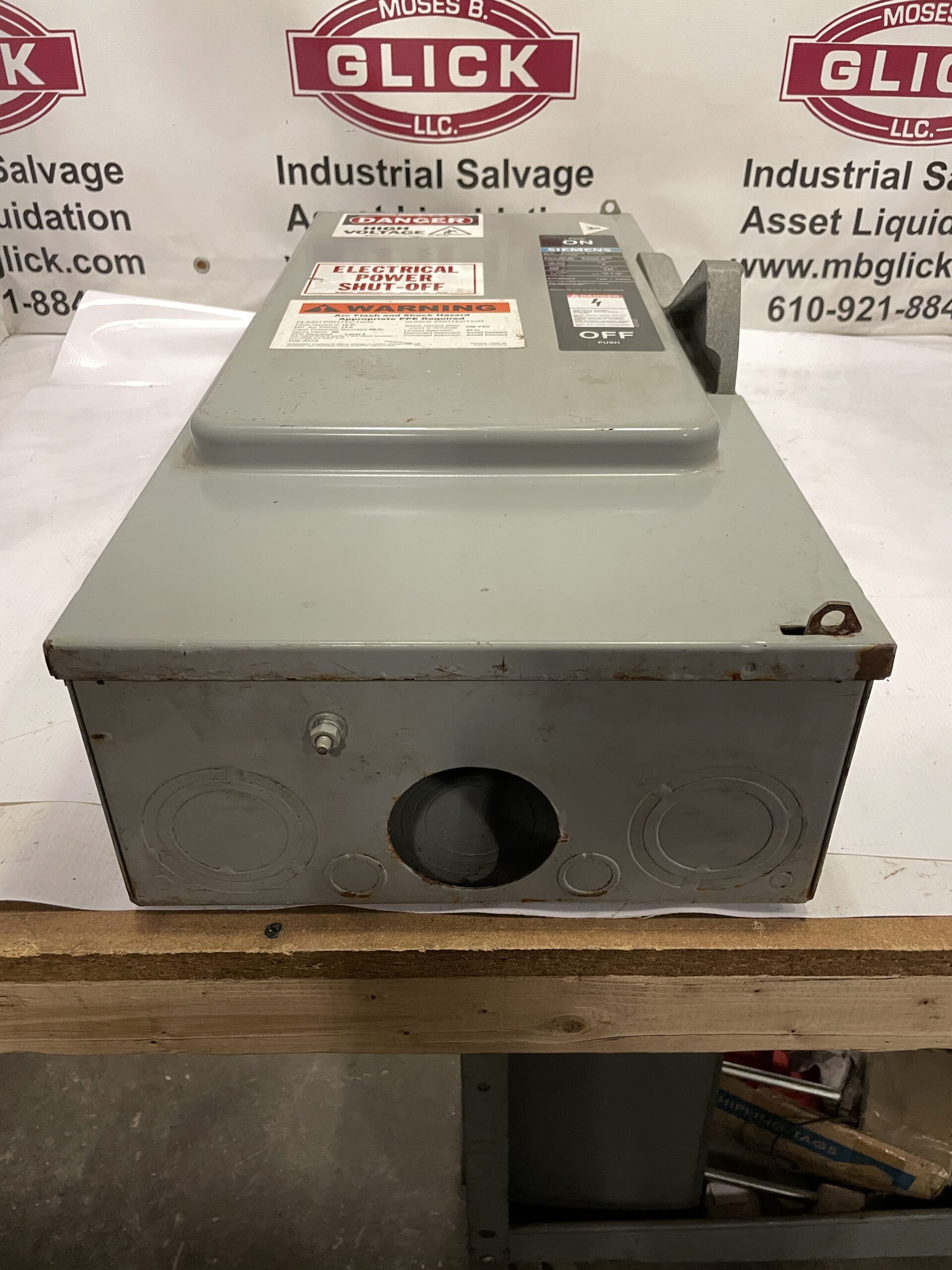 Siemens JN424 200A Fusible Safety Disconnect Switch 240VAC 3PH