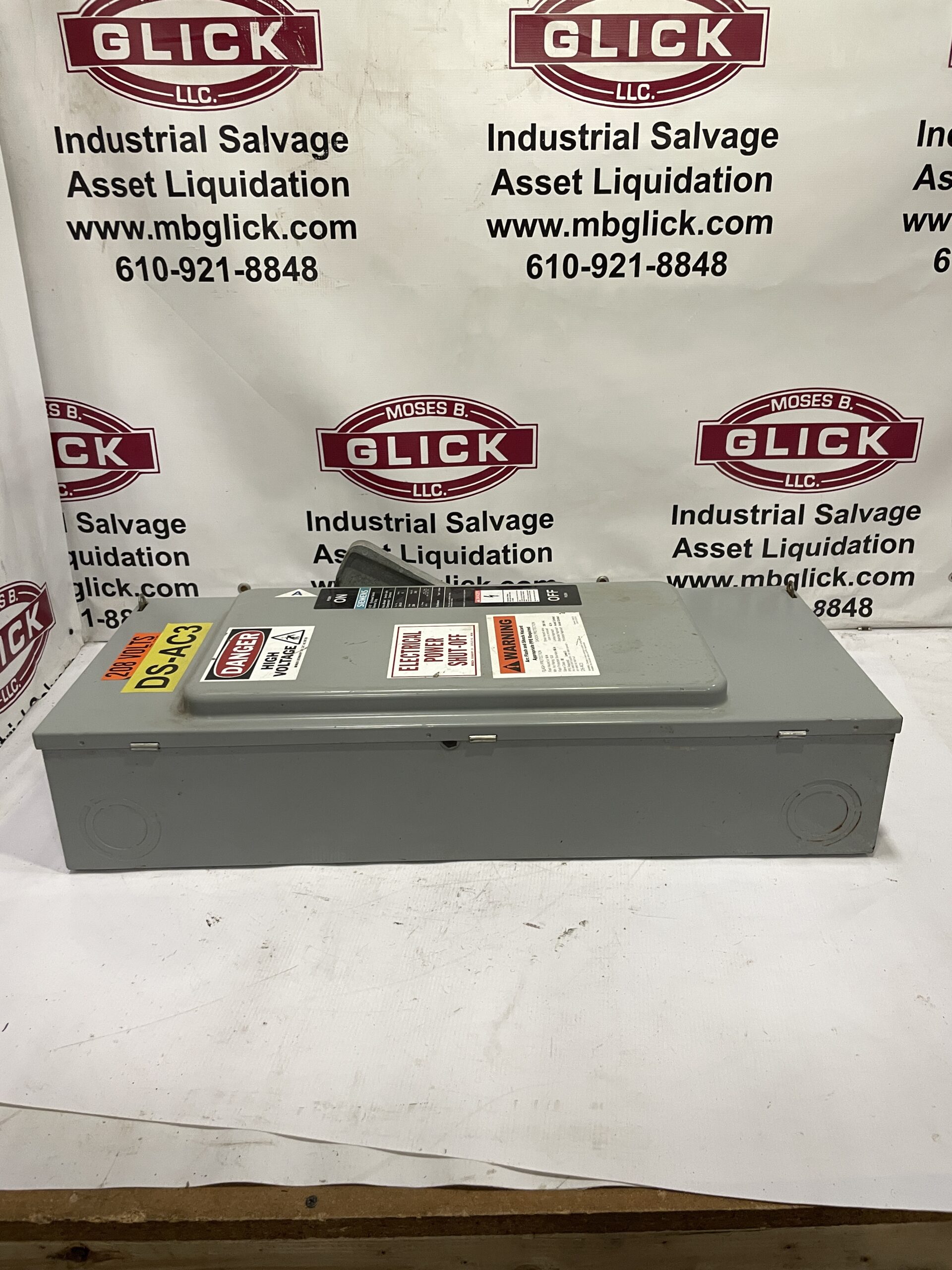 Siemens JN424 200A Fusible Safety Disconnect Switch 240VAC 3PH