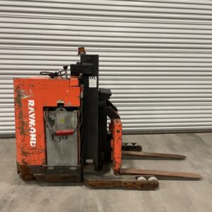 Raymond 20R30TN Ride-On Electric Reach Order Picker Stacker Forklift 24V 3000lb
