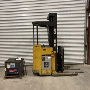 YALE NDR030ACNL36TE110 Electric Narrow-Aisle Reach Forklift w/ Charger 2000 Hr.