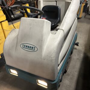 36V Tennant 7200 Battery Electric 36" Ride-On Floor Scrubber with Charger