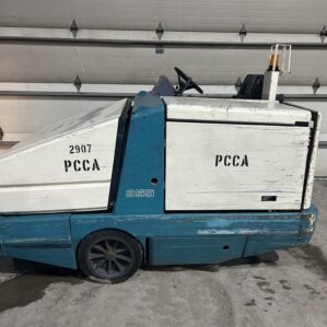 Tennant 355 LP / Propane Ride-On Floor Sweeper 2810 Hrs.