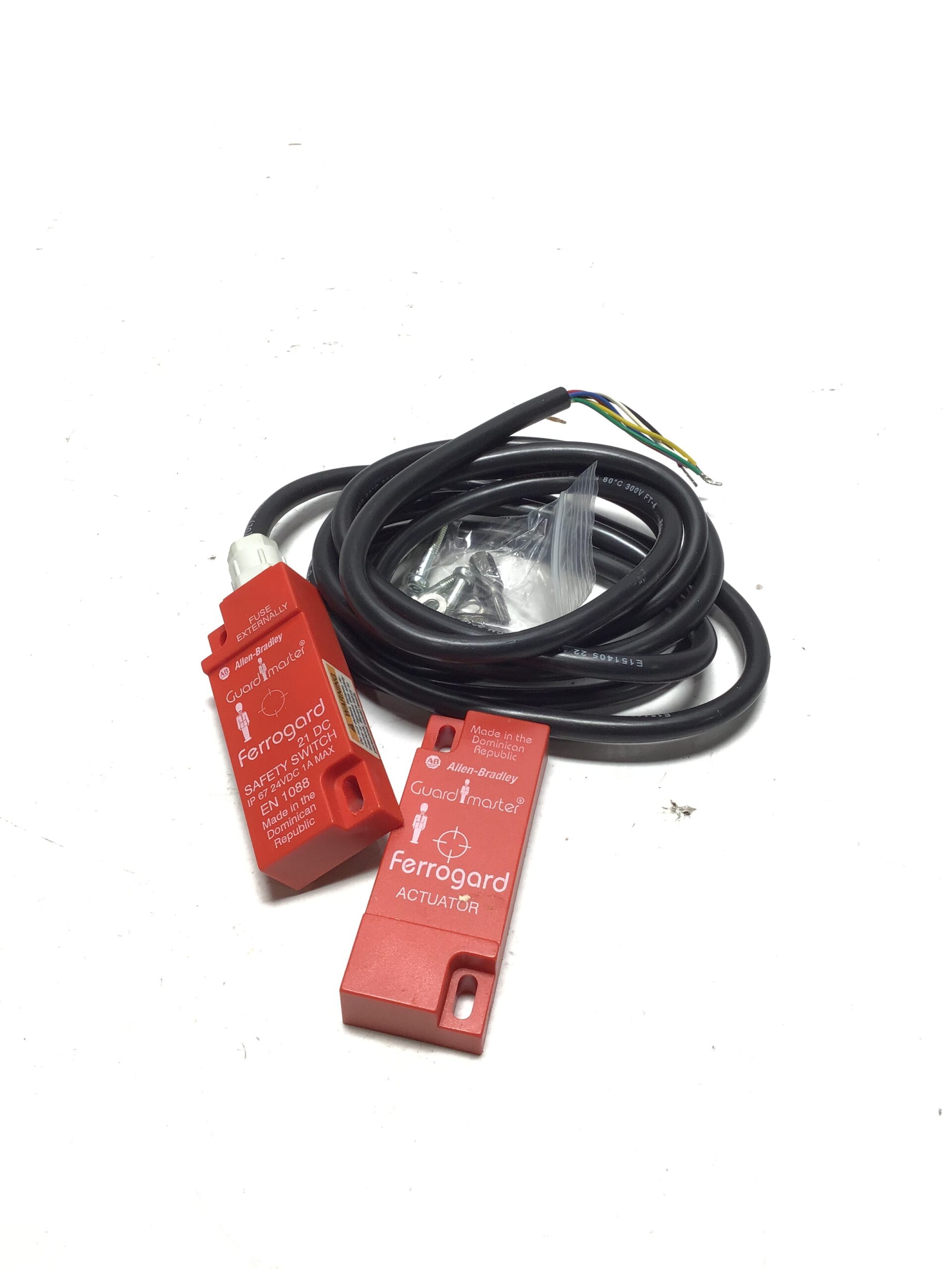 Guard Master Coded Sensor Allen-Bradley Guard Master Ferrogard 440N-G02058 Safety Switch and ...