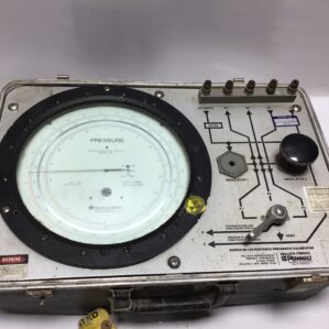 Wallace & Tiernan FU4882 Portable Pneumatic Calibrator 35 PSIG Max Case Press
