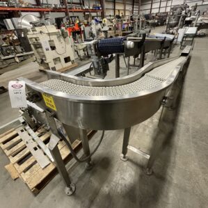 6" Stainless Steel, 90° Plastic Belt Conveyor 2' x 20' x 30" - 44" Rise