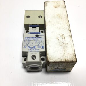 Telemecanique XS7C40MP230H7 Inductive Proximity Sensor Switch 15mm IP67