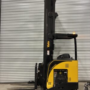Yale NDR035EB 3000 lb Electric Double Deep Reach Forklift 36V Stand Up Truck
