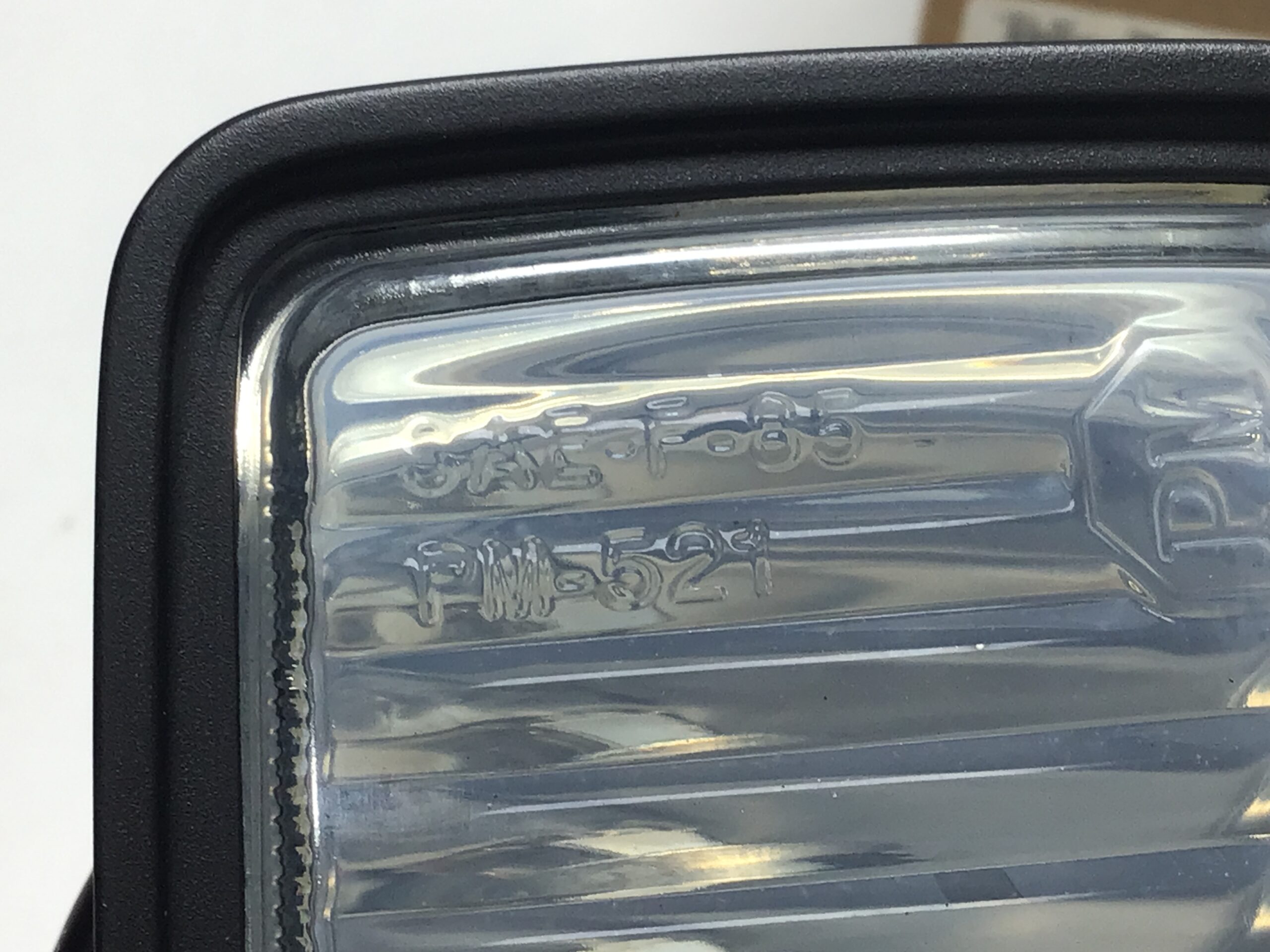 Peterson PM-521 SAE-FY-85 Rectangular Fog Driving Light - Image 3