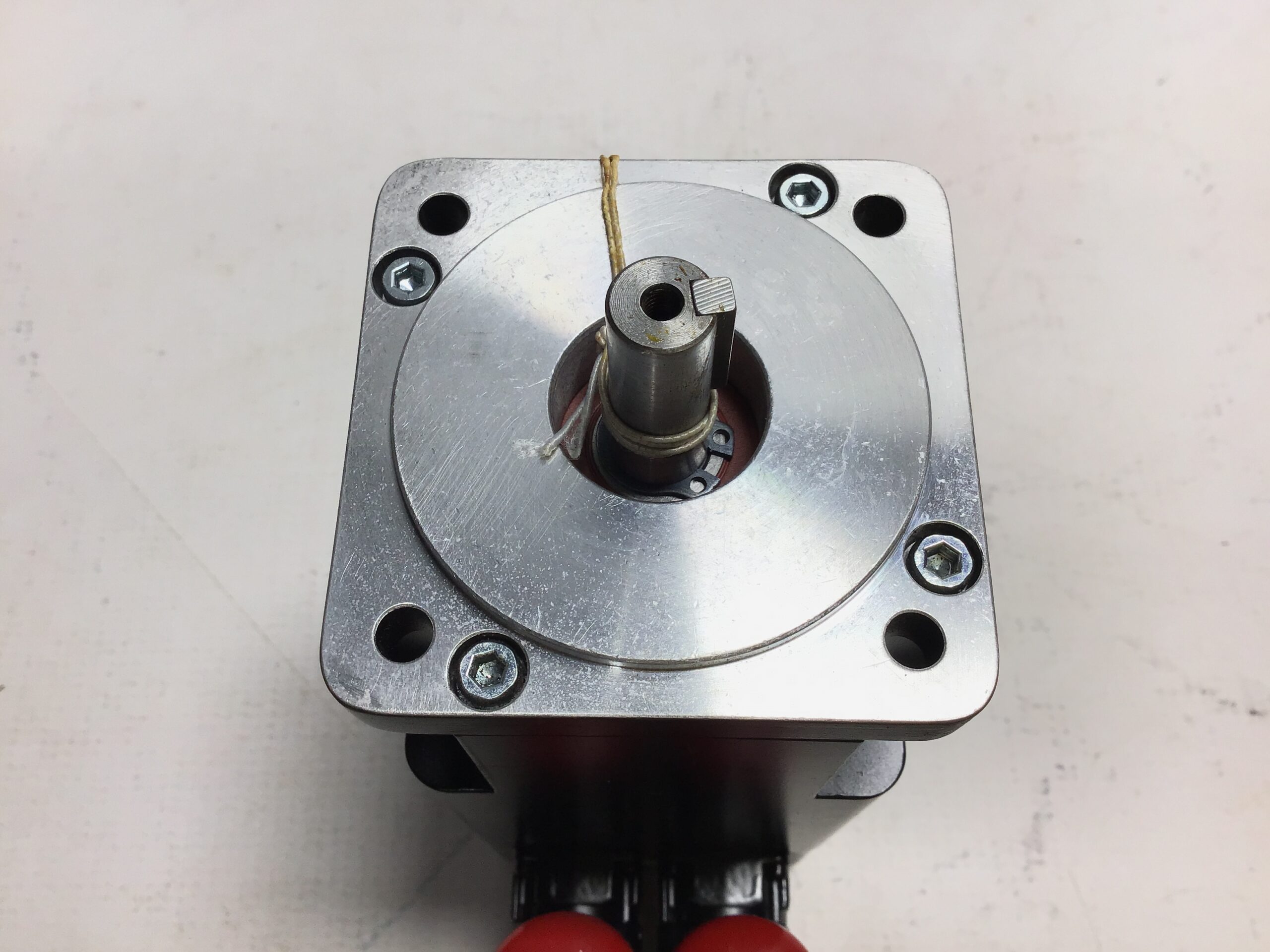 Allen-Bradley MPL-B230P-EJ72AA Inverter Duty AC Servo Motor Ser A 5000 RPM - Image 4