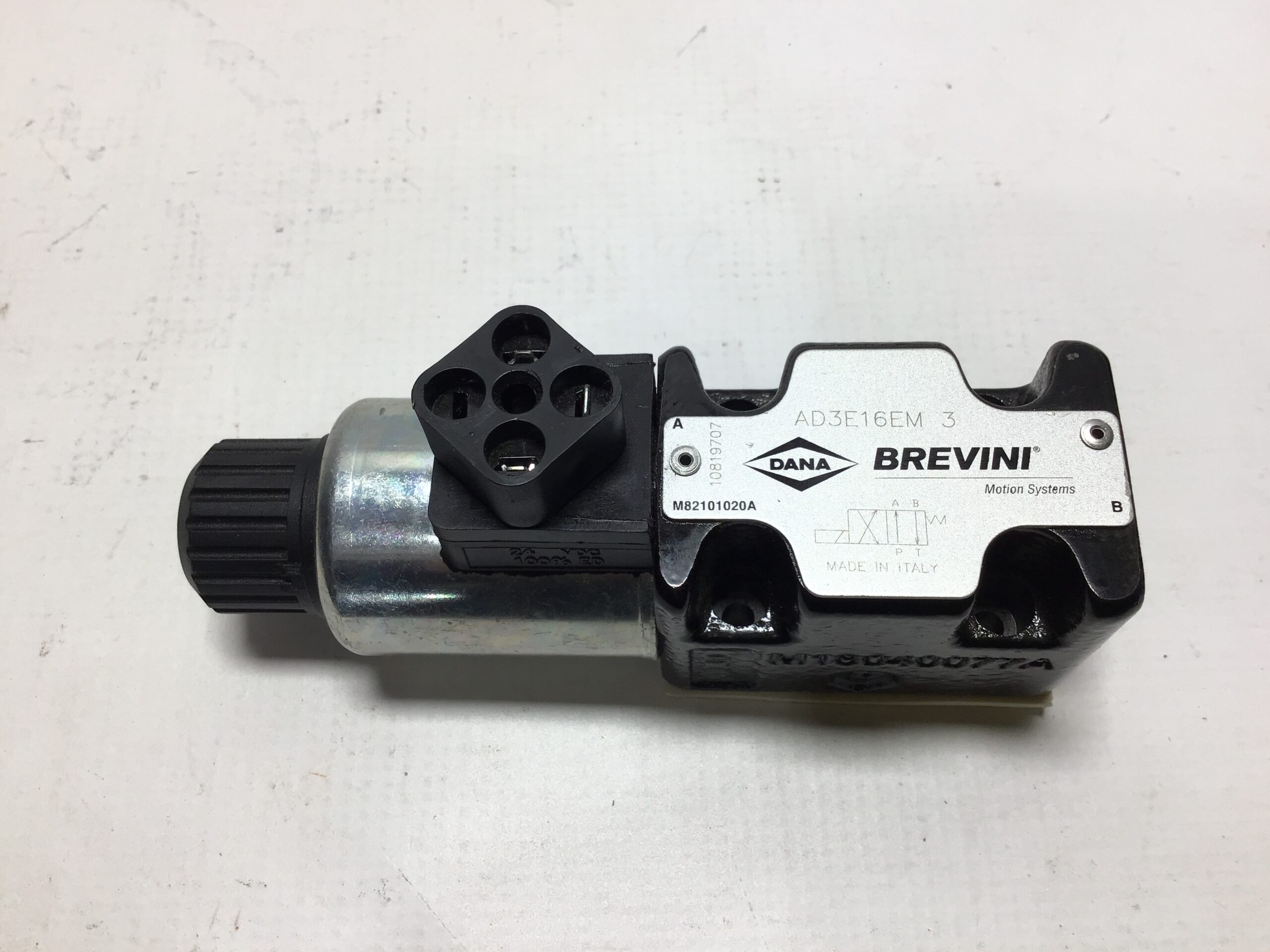 DANA Brevini AD3E16EM 3 Hydraulic Solenoid Directional Control Valve M82101020A