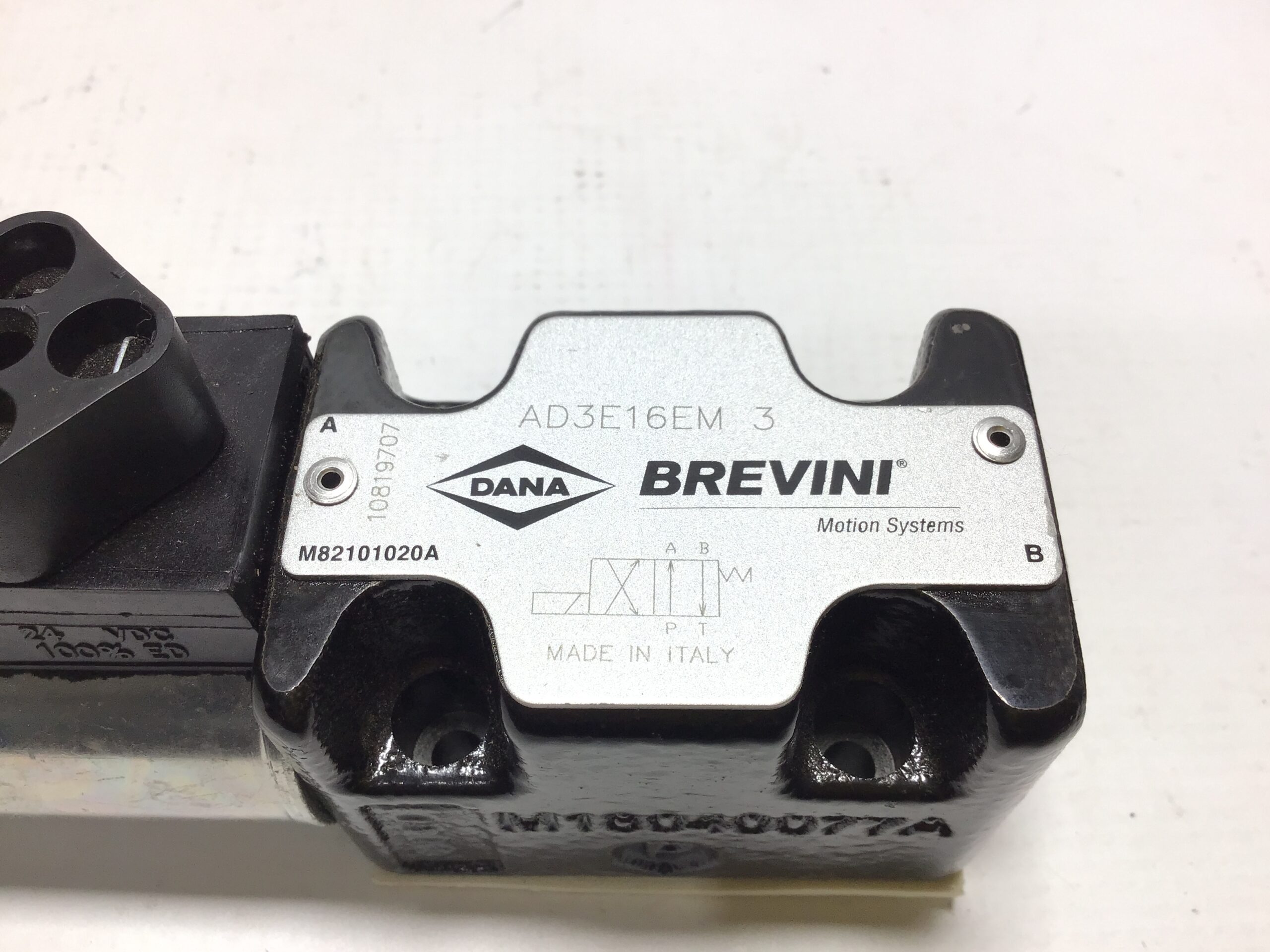 DANA Brevini AD3E16EM 3 Hydraulic Solenoid Directional Control Valve M82101020A - Image 2