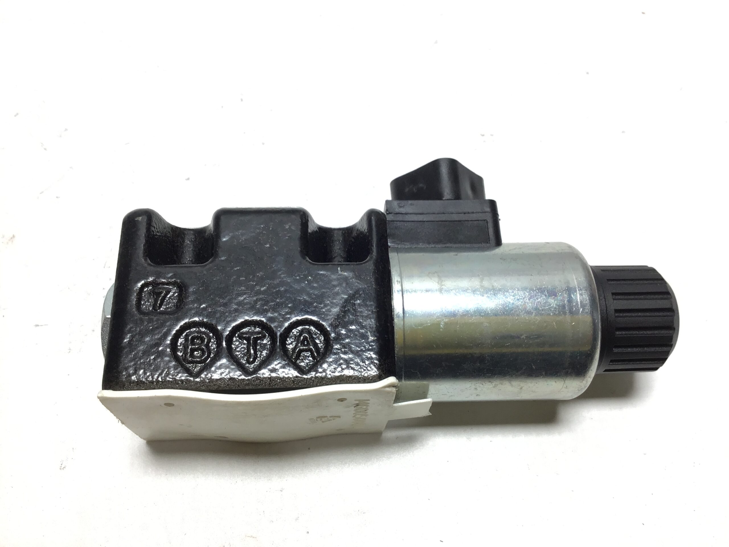 DANA Brevini AD3E16EM 3 Hydraulic Solenoid Directional Control Valve M82101020A - Image 3
