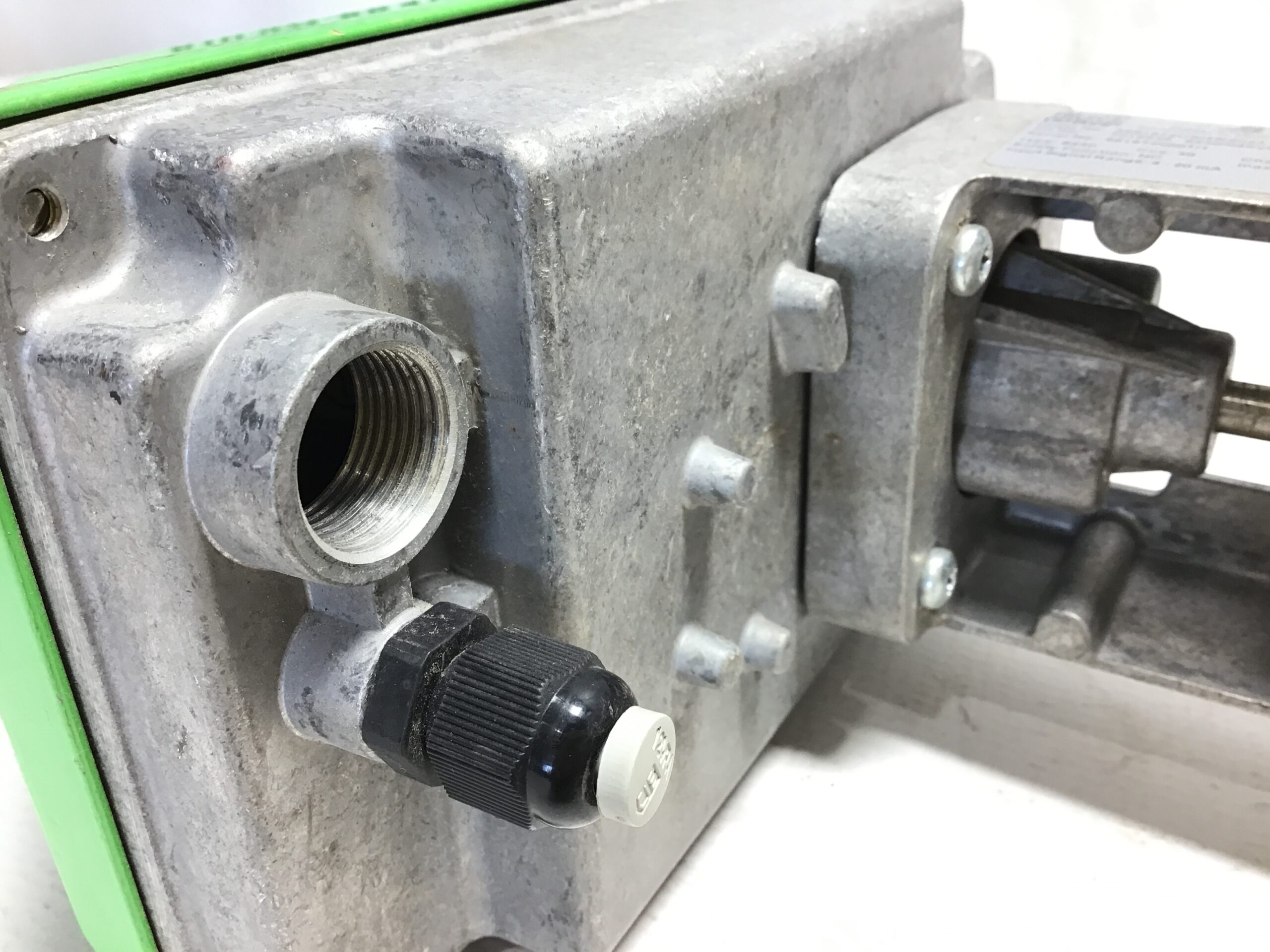 Schubert Salzer 2032/8230 Sliding Gate Control Valve Assembly 4-20mA - Image 8