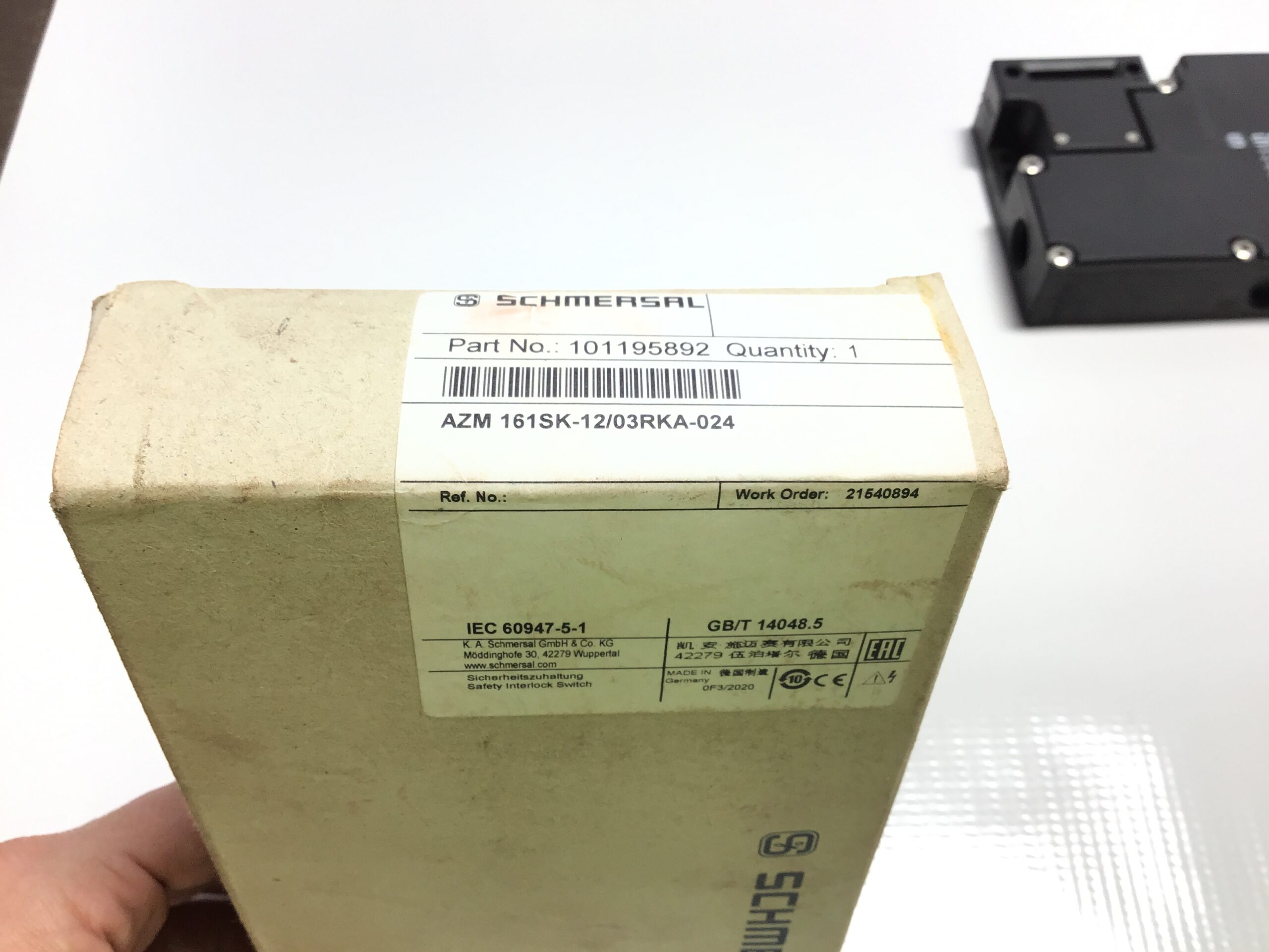 Schmersal AZM161SK-12/03RKA-024 Solenoid Interlock Safety Switch 4 A - Image 2