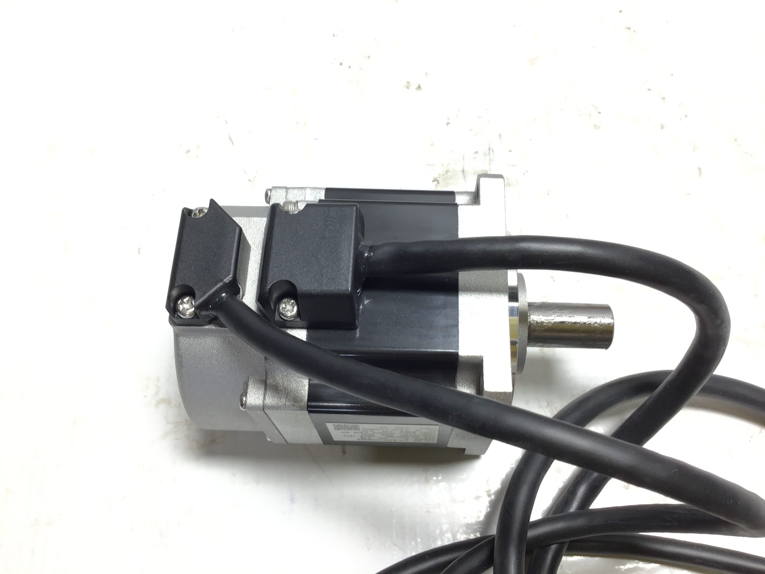 Allen-Bradley TLY-A220T-HK62AA Inverter Duty AC Servo Motor 3PH - Image 9