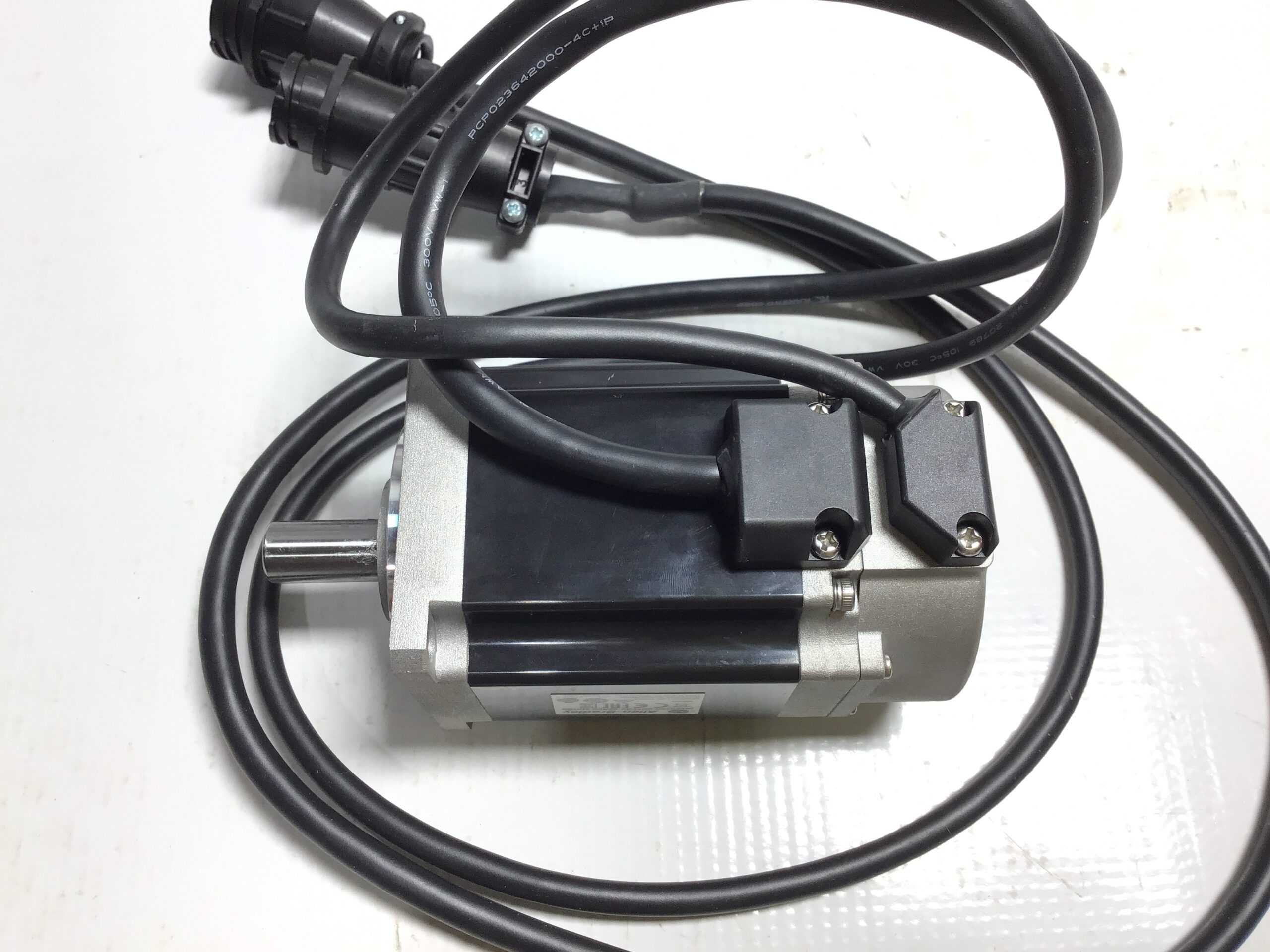 Allen-Bradley TLY-A230T-HK62AA Inverter Duty AC Servo Motor 0.45kW 3PH - Image 7