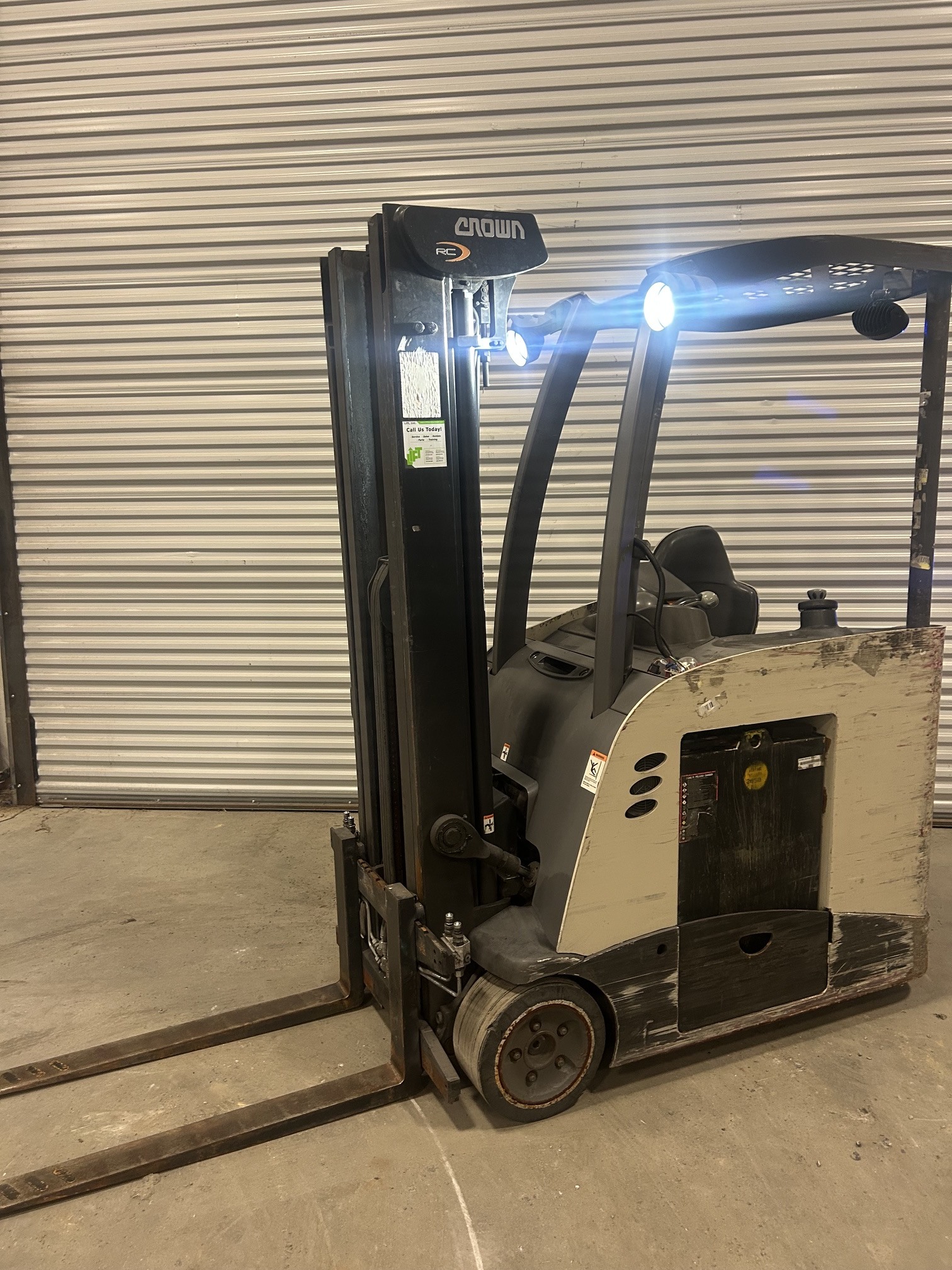 Crown RC5545-40 Narrow Aisle Stand Up Forklift / Hi-Lo 36V w/ Added Wet Lines