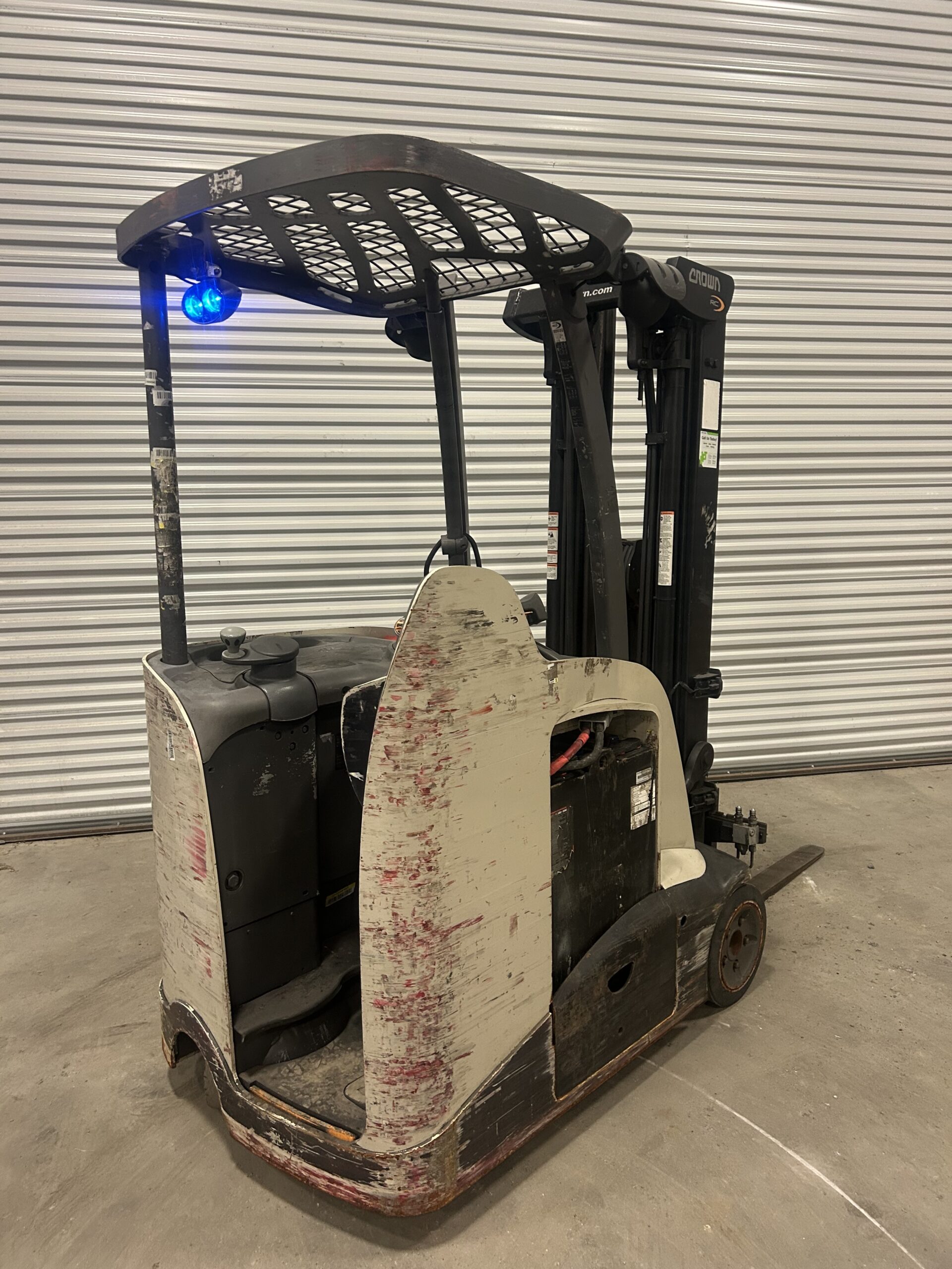 Crown RC5545-40 Narrow Aisle Stand Up Forklift / Hi-Lo 36V w/ Added Wet Lines - Image 10