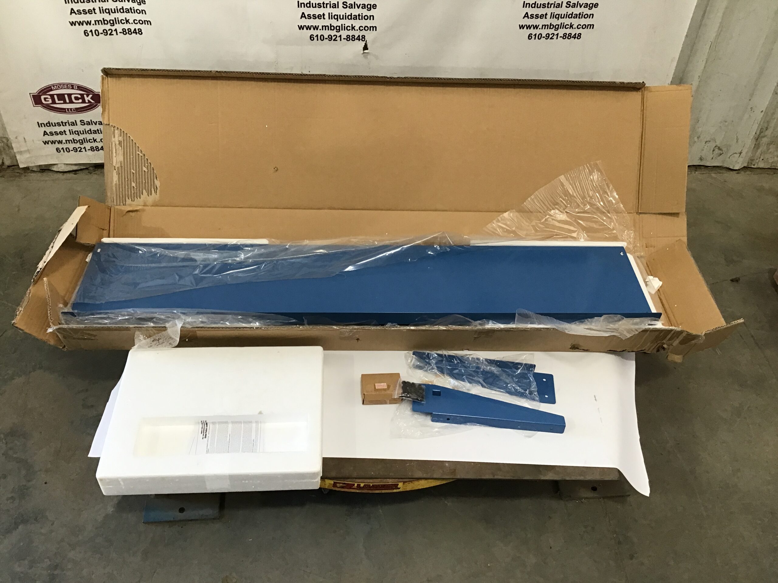 Global Industrial 249193BL Cantilever Steel Shelf for Uprights Blue 60"W x 12"D - Image 2